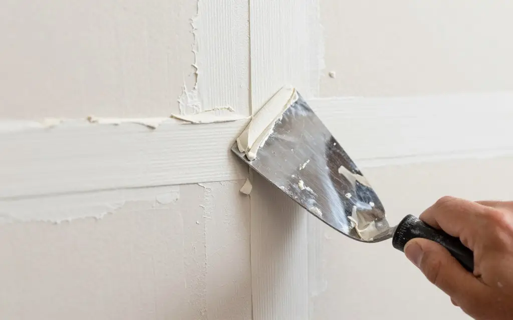 Detailaufnahme Fugenspachtelung bei Trockenbau in Syke