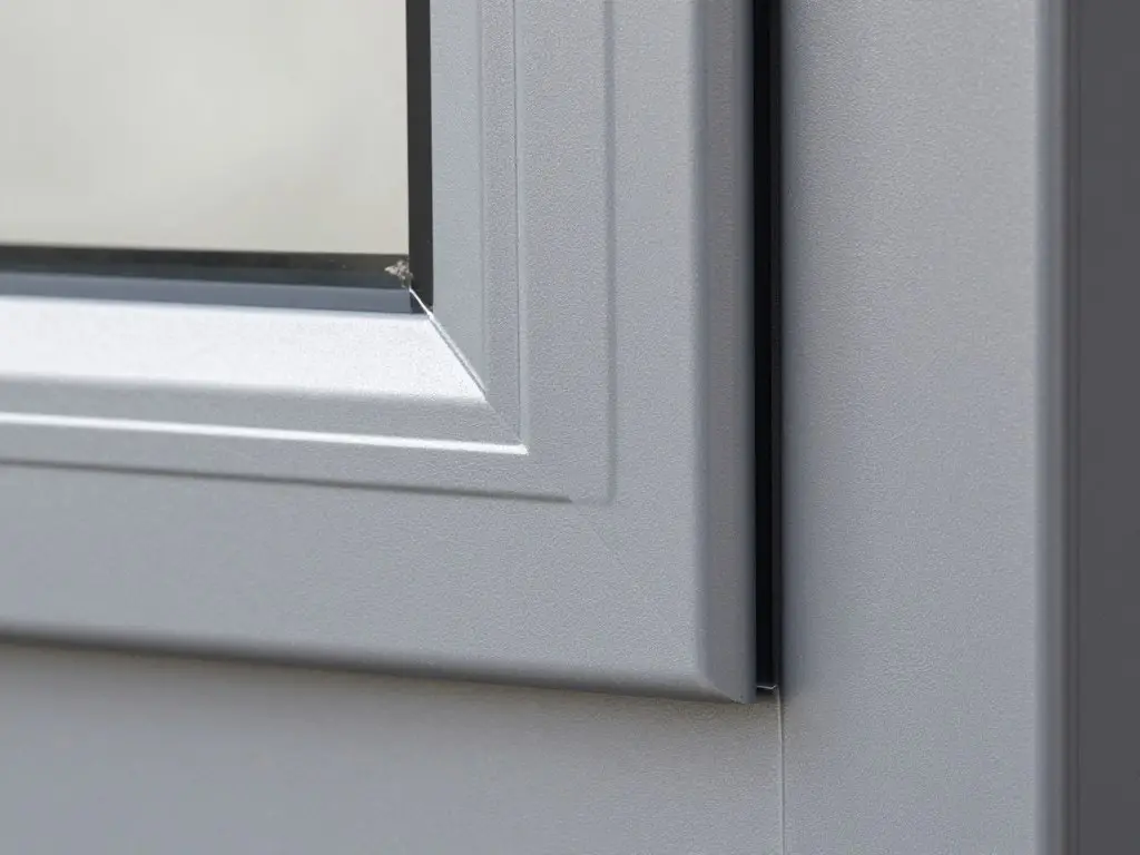 Pulverbeschichtete Aluminiumoberfläche in Detailansicht