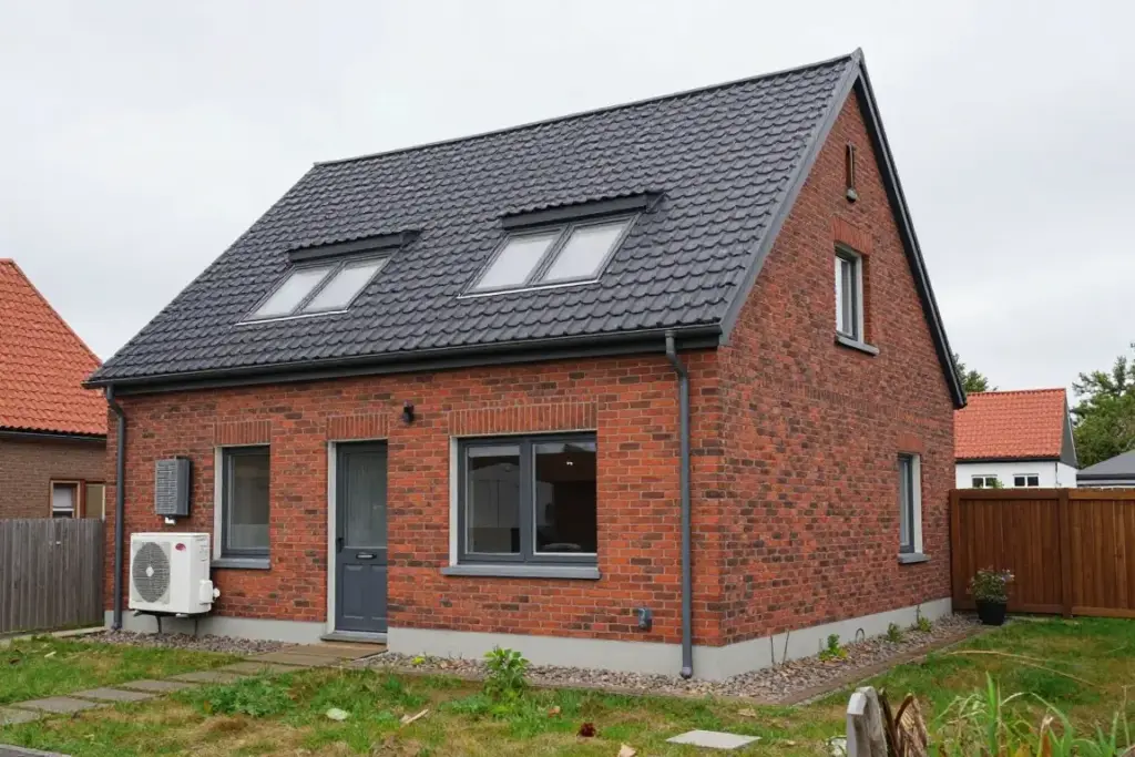 Renoviertes Einfamilienhaus aus den 70er Jahren mit neuer Wärmepumpe